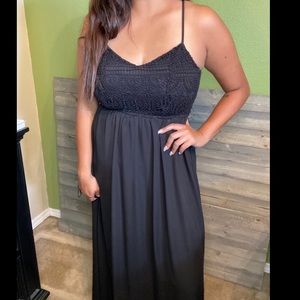 Black maxi dress 👗